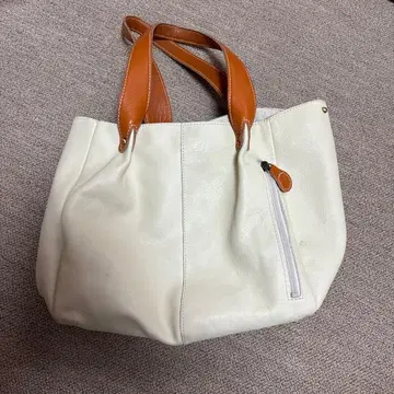 가죽 핸드백 화이트