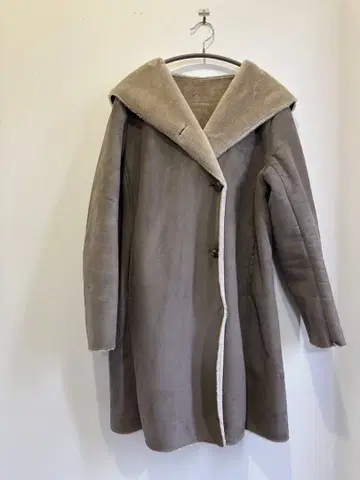 새상품급 글로벌 워크 그레이 후드 부착 무스탕 코트 하프 코트 L