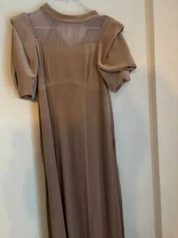 베이지 퍼프 슬리브 롱 드레스