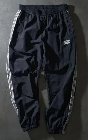 UMBRO x freak's store 나일론 팬츠 시착만 한 상품