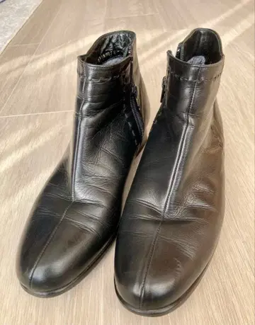 블랙 가죽 숏부츠