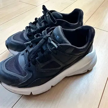 [ 새상품급 ] 언더아머 포지 96 스니커즈 23cm