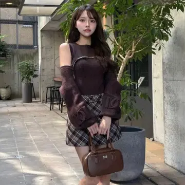 다리치 도킹 미들 허리 니트 미니 원피스 브라운