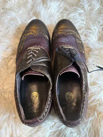 마크앤로나 신발 안쪽 파손 있음