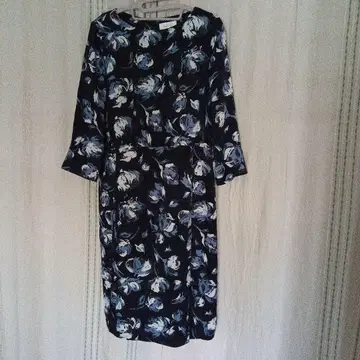 ALPHACUBIC 네이비 꽃무늬 긴팔 무릎 기장 원피스