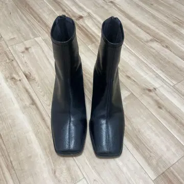 그리즈 블랙 가죽 스퀘어토 부츠