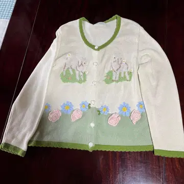 PINK HOUSE 새상품급 양과 꽃 자수 가디건