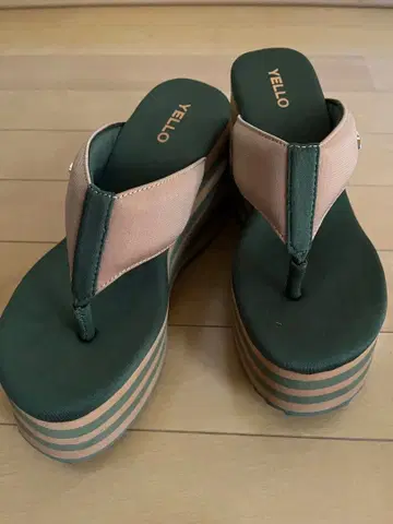 YELLO 통굽 샌들 M