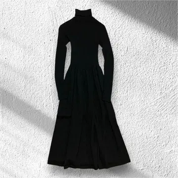 [유니클로] 3D 엑스트라 파인 메리노 리브 원피스 터틀넥 S