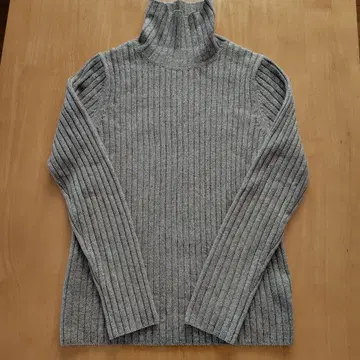 유나이티드 애로우즈 리브 하이넥 니트