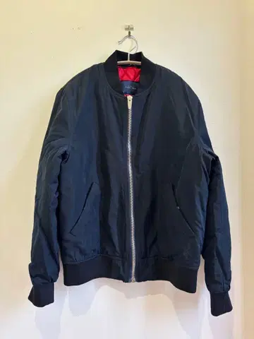 새상품급 ZARA 자라 남성용 MA-1 자켓 블랙 안감 원단 빨간색 M