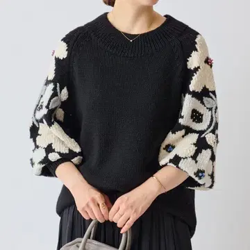 비어즐리 꽃무늬 자카드 니트