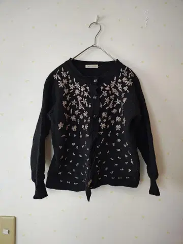빈티지 블랙 꽃무늬 자수 울 가디건