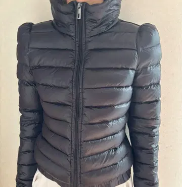 핏감 있는 블랙 다운 자켓