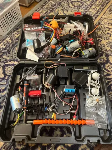 WLtoys RC카 부품 세트와 기타 공구