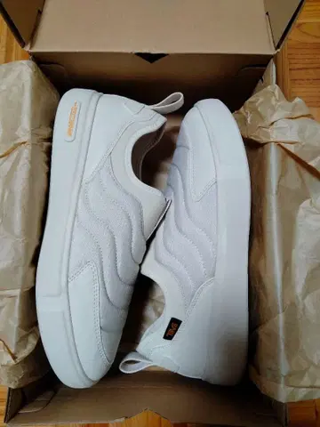 테바 슬립온 스니커즈 겨울 방한