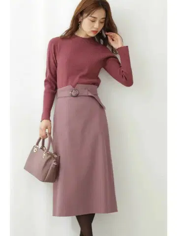 벨트 포함 스티치 워크 타이트 스커트