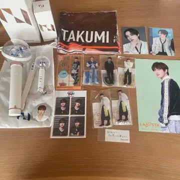 INI 응원봉 오자키 타쿠미 아크릴 스탠드 타월 캔뱃지