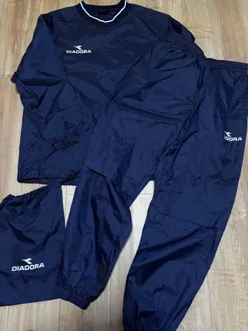 새상품급 DIADORA 나일론 셋업