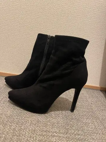 블랙 스웨이드 스틸레토 부츠