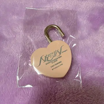 SEVENTEEN NEW_ 우메다 스카이 빌딩 하트락 핑크 골드