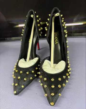 새상품 TEANA 스터드 하이힐 23.5cm