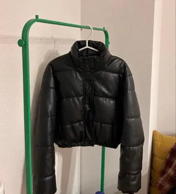 [ 새상품급 ] ZARA 인조 가죽 퍼프 자켓 XS 블랙