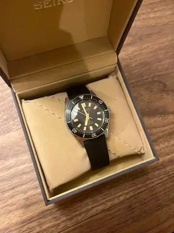 새상품급 SEIKO 세이코 자동 와인딩 손목시계 다이버즈 SBDC105