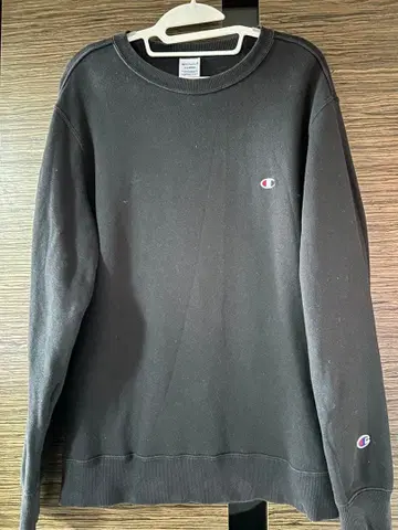 Champion 블랙 크루넥 맨투맨