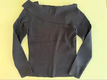 JUSGLITTY 긴팔 오프숄더풍 아지메 니트