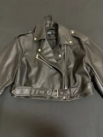 ZARA 데미지드 크롭 인조 가죽 라이더 자켓