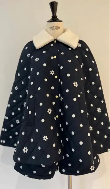 미사용 새상품 로지몬스터 판초 코트 케이프