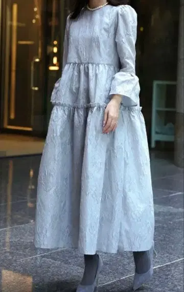 벨 슬리브 자카드 볼륨 원피스 HUIT