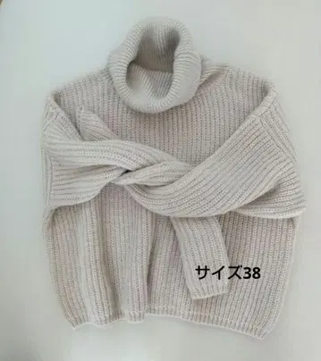 라이트 베이지 터틀넥 니트 긴팔 스웨터