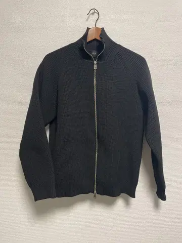 EDIFICE 드라이버즈 니트 M 사이즈 시착만 한 상품입니다.