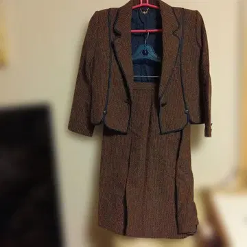 브라운 스트라이프 정장 세트