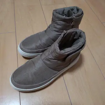 브라운 지퍼 부츠