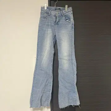 라이트 블루 부츠컷 데님