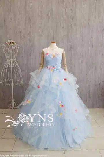 스카이블루 플라워 자수 프린세스 라인 드레스