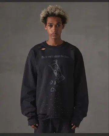 큐빅 디자인 그래픽 데미지 맨투맨 풀오버