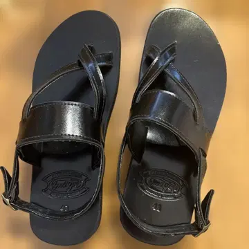 블랙 스트랩 샌들
