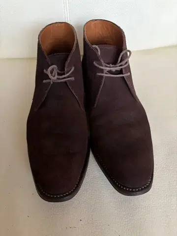 다크 브라운 스웨이드 처카 부츠