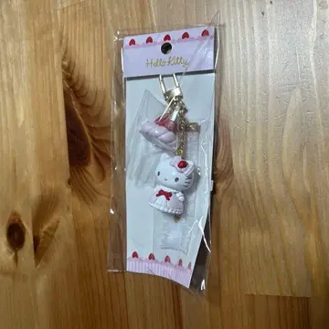 산리오 딸기 휘핑 케이크 키링 키티