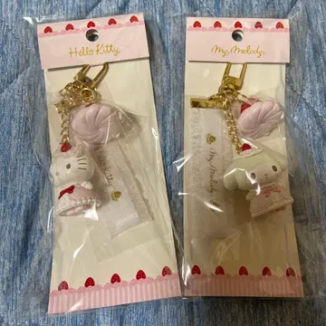 산리오 딸기 휘핑 디자인 키링 마이멜로디 헬로키티