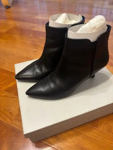 오데뜨 앤 오딜 숏부츠 유나이티드 애로우즈 다이애나 탈론