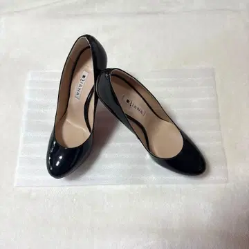 DIANA 블랙 에나멜 하이힐 24.5cm