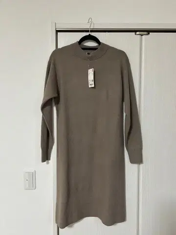 새상품 베이지 니트 원피스 M 사이즈 긴팔