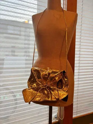 카를로스 팔치 골드 숄더백 크리스마스