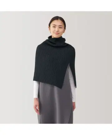 무인양품 목의 까슬거림을 줄인 울 혼방 리브 니트 판초