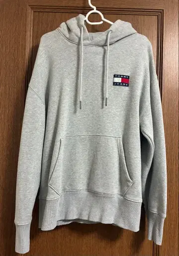 TOMMY JEANS 그레이 후드티